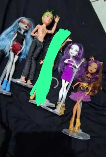 LOTE Bonecas Monster high + 2 PlaysSets