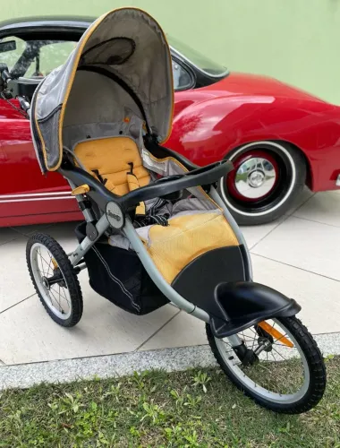 Carrinho de bebê Jeep