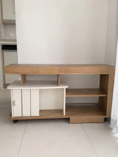 Rack / Painel para TV em Madeira e Branco