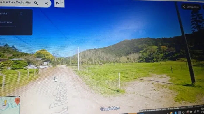 Vende terreno urbano, medindo 2 mil metros quadrados, com 40m de frente, 50m fundos.