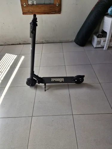 Patinete Motorizado Elétrico Freego ES06C 24km/h Dobrável Bateria Recarregável Preto USADO