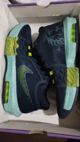 Tênis Nike LeBron Witness VIII