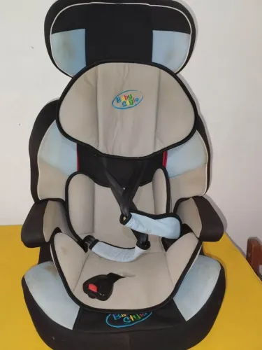 Cadeirinha de carro em perfeito estado suporta até 39kg