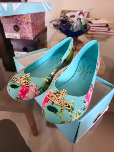 Lote 3  Sapatilhas Melissa