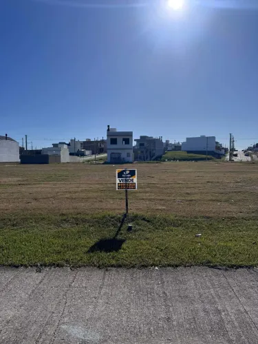 Terreno amplo à venda no Quinta do Lago, com 557,89m² (12,01m x 46,75m), em condomínio com