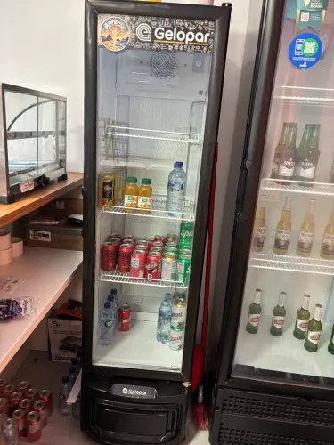 Vendo refrigerador semi novo