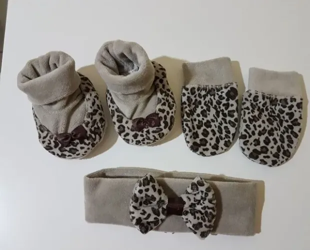 Kit de Tiara de Plush + Luva de Plush + Pantufa de Plush - COISA RICA - Único