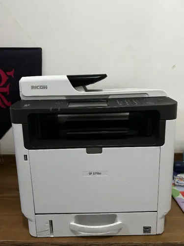 Impressora multifuncional laser monocromática Ricoh SP 3710SF