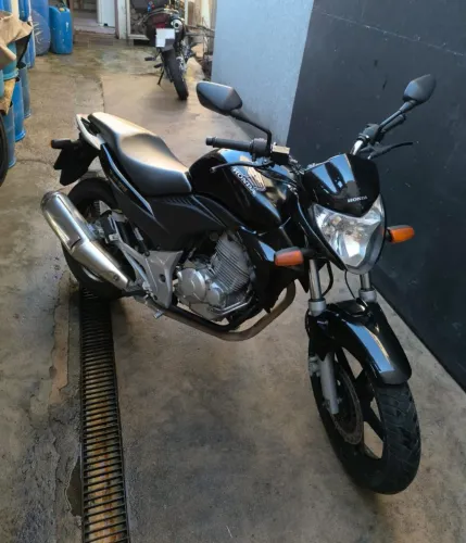 Honda CB 300R 2013 Preta - Muito Conservada, Revisada, Pneus Novos
