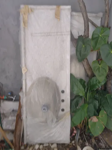 Vendo 2 pias para banheiros em granito com cuba em cerâmica embutida, ou 250 reias cada