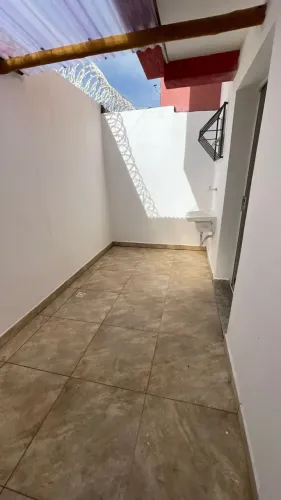 Lindo, térreo, mobiliado ao lado da faculdade Unime!