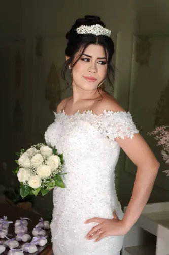 Vestido de noiva usado 1x em pedraria com cauda