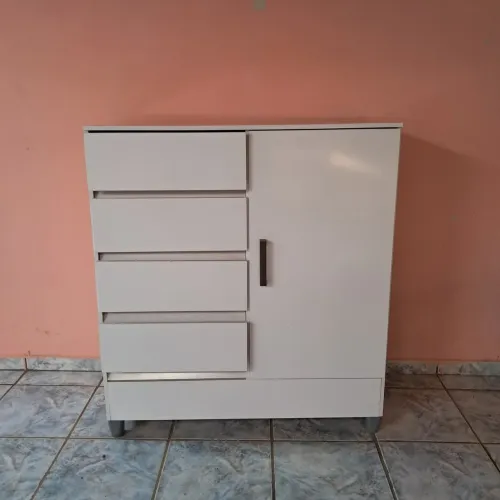 Cômoda branca semi nova