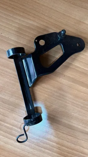 Suporte farol DT 180 1985/96 original YAMAHA lado direito