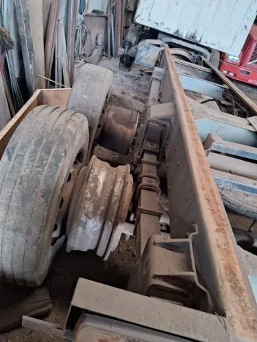Truck para caminhão Volvo em bom estado com suspensor