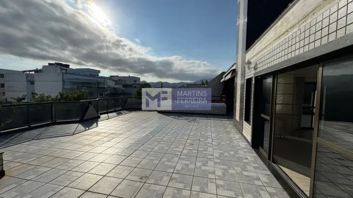 Cobertura linear de 3 quartos para venda no Recreio dos Bandeirantes com 258m². Rio de Jan