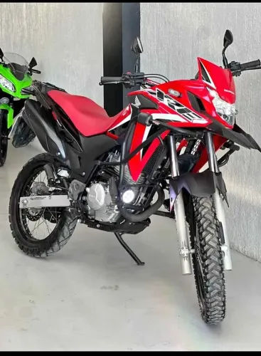 Honda XRE300( PARCELADO)
