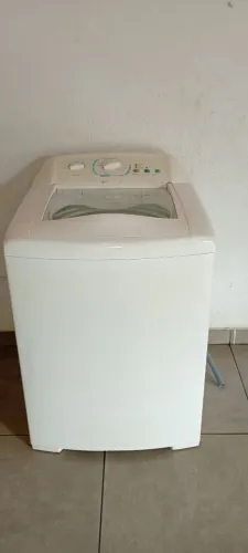 Máquina de lavar Electrolux 12 kg conservada.