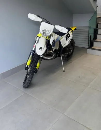 Husqvarna 300 2 tempos ( 84 horas )