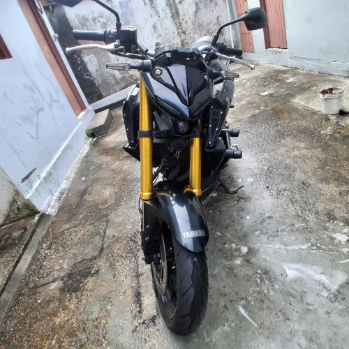 Yamaha mt 03 preto
