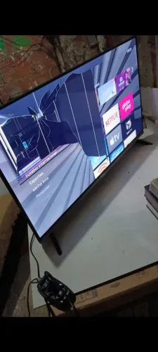 TV philco 32 pra conserto o retirada de peças TV funcionando porém com a tela trincada