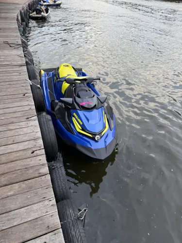 Jet SKY muito novo com 49 horas 