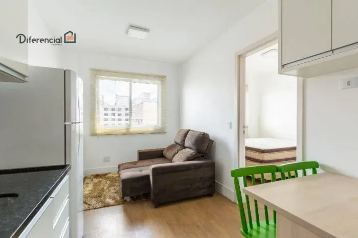 Apartamento com 1 dormitório para alugar, 25 m² por R$ 2.452,03/mês - Água Verde - Curitib