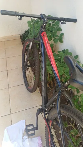 Bike lotus vermelha