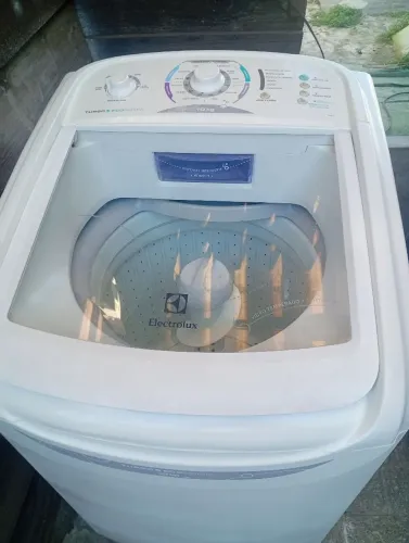 Máquina de lavar roupa Electrolux 10kg funcionando perfeitamente