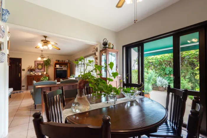 Casa para venda em Vila das Mercês com 4 quartos, sendo 1 suíte, 263m²