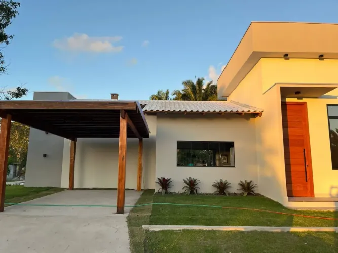 Casa de condomínio para venda possui 280 metros quadrados em guaratiba  - Prado - Bahia