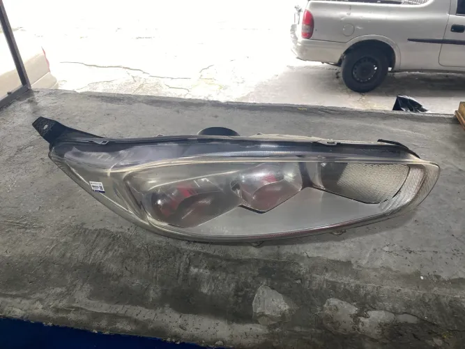 Farol direito Ford New Fiesta 2012 2013 2014