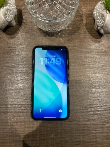 iPhone 11 - 128GB Preto - Semi-novo