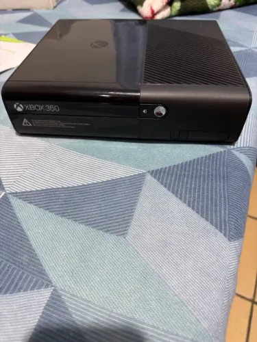 Vendo xbox360 super slim completo com jogos