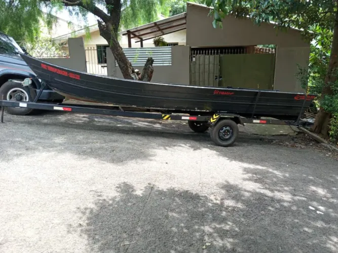 Barco - capacidade para 6 pessoas