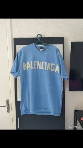 Camisa Balenciaga Paris semi-nova