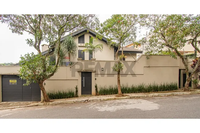 SOBRADO DE ALTO PADRÃO À VENDA | 312m² | TREMEMBÉ**