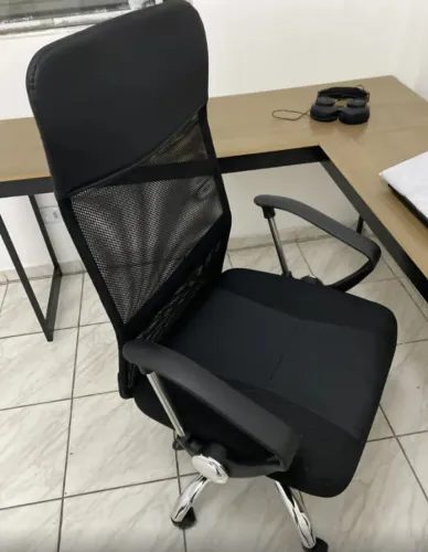 Cadeira de Escritório Ergonômica de Couro Sintético (Nova na Caixa)