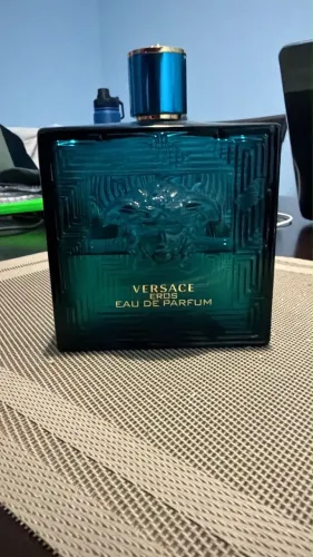 Perfume Versace Eros EDP- frasco 200ml(volumetria na foto)