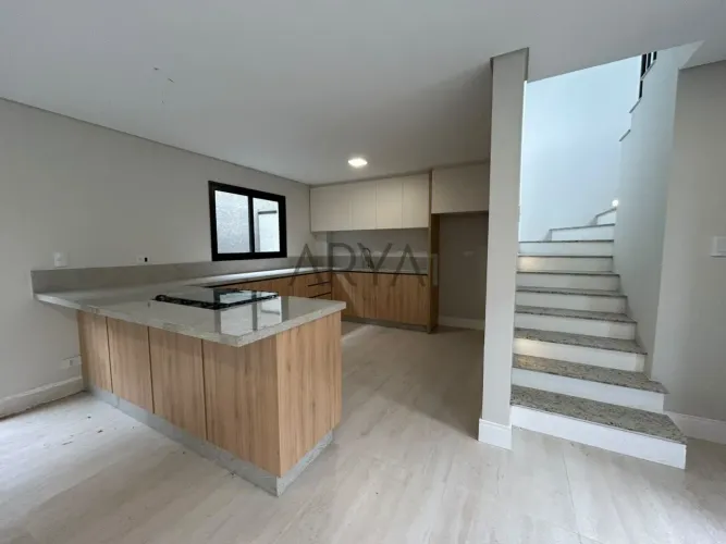 Sobrado à venda no Residencial Dayo Bacacheri ARYA1