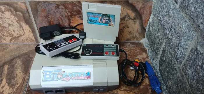 Bit System Dismac com 2 controles e jogo