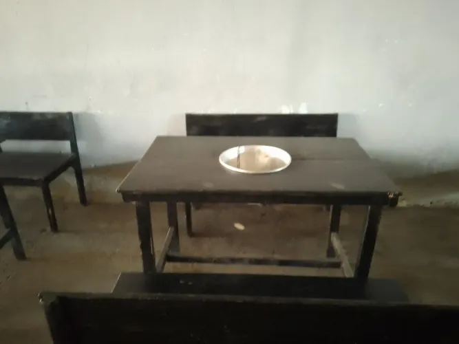 Mesa bistrô para bar , são seis conjuntos, com mesa e dois bancos ,mesa e banco com 1M