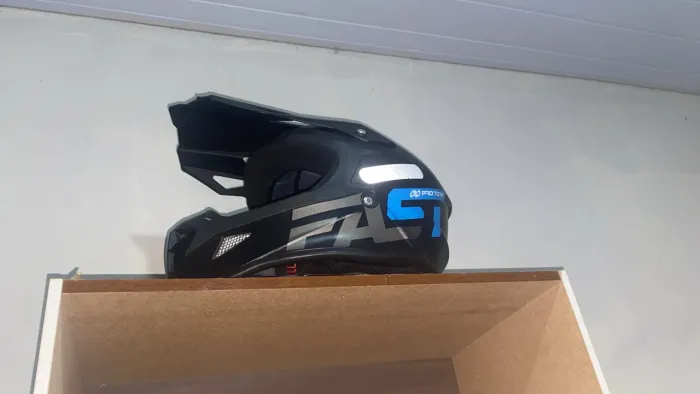 Capacete pro tork 230 reais semi novo estado de novo
