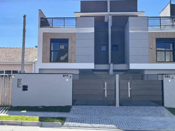 SOBRADO TRIPLEX NOVO À VENDA NO CAPÃO RASO.