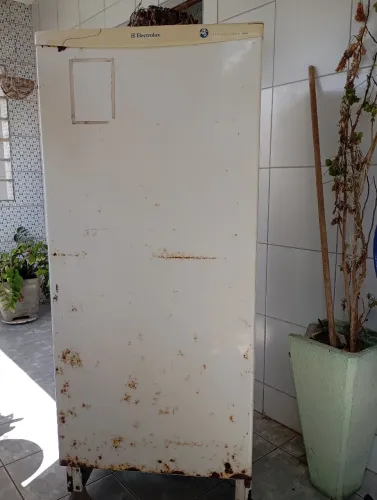 Vende-se uma geladeira da marcar Eletrolux 280 L
