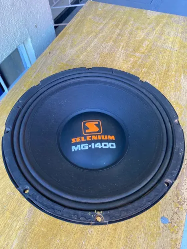 Alto-falante pro linha automotiva.