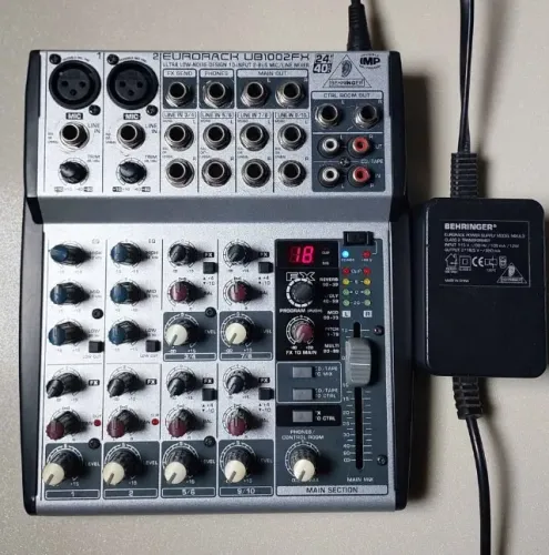 Mesa de som Behringer Eurorack UB1002FX [aceito oferta]