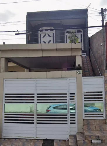 DUAS CASAS INDEPENDENTES À VENDA COM ESCRITURA.