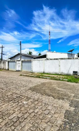 2 CASAS NO TERRENO DE ESQUINA