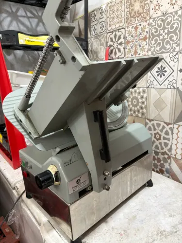 Fatiadora de frios 220v